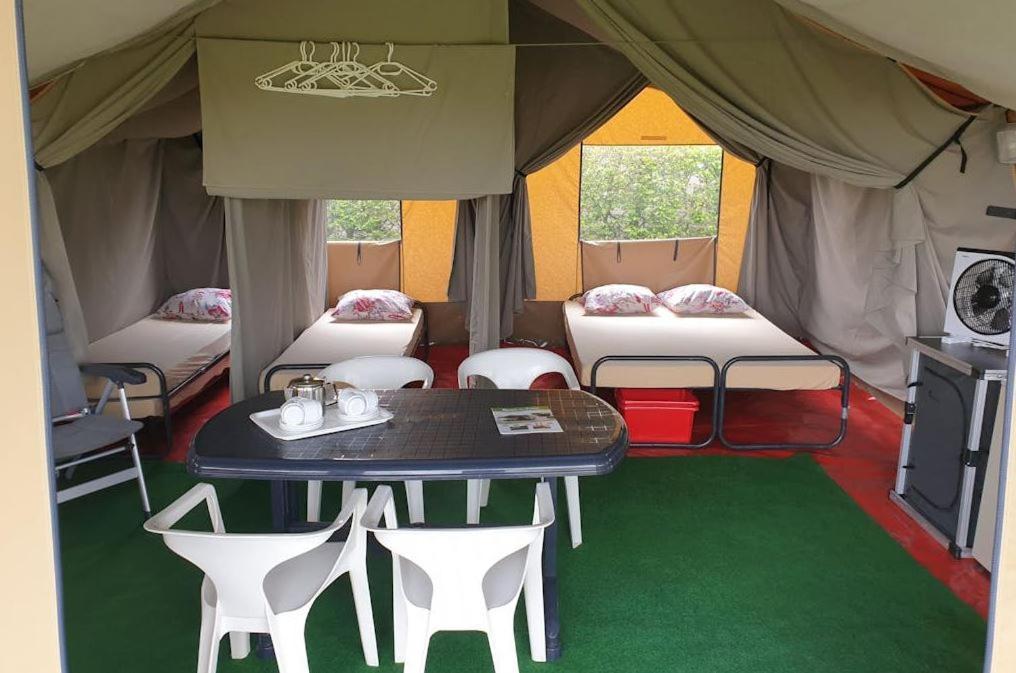 Easyatent Safari Tent Lanterna Červar-Porat Habitación foto